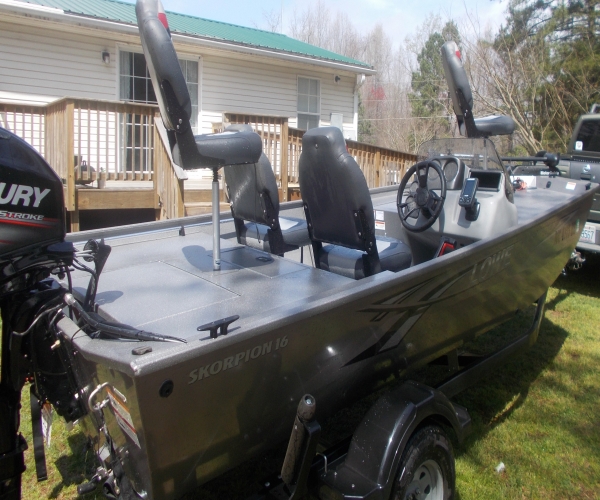 2017 Lowe Skorpion 16 Fishing boat for Sale in Roxboro, NC